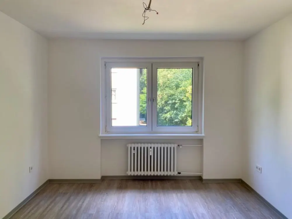 Kurzfristige Anmietung möglich - 2-Zimmer-Wohnung mit Tageslichtbad und Balkon