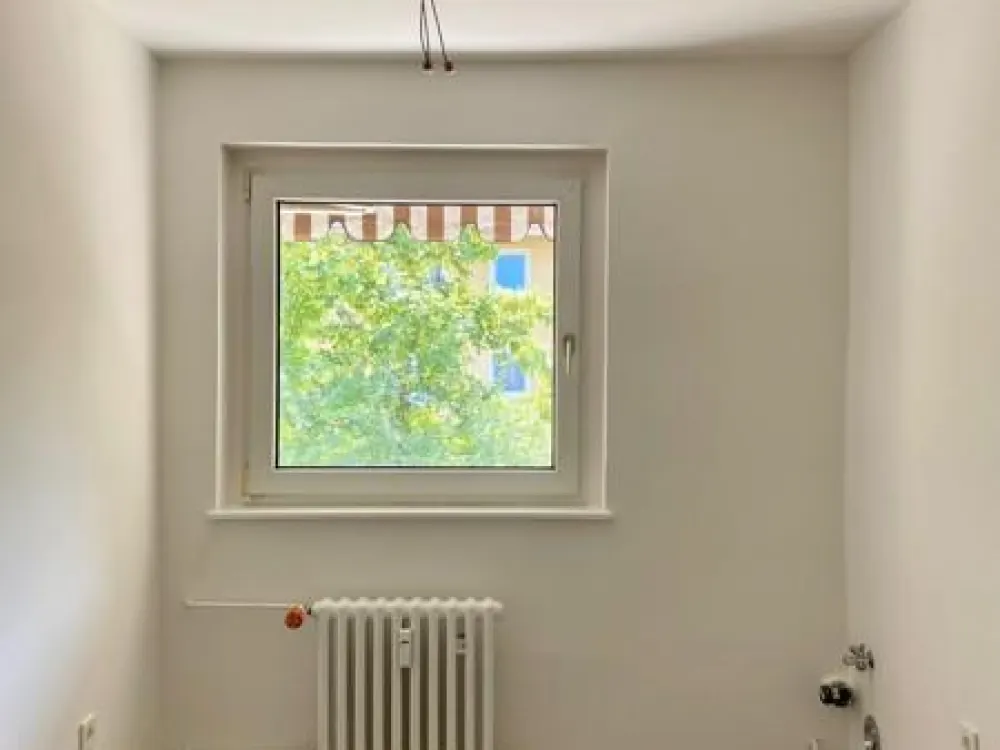 Kurzfristige Anmietung möglich - 2-Zimmer-Wohnung mit Tageslichtbad und Balkon