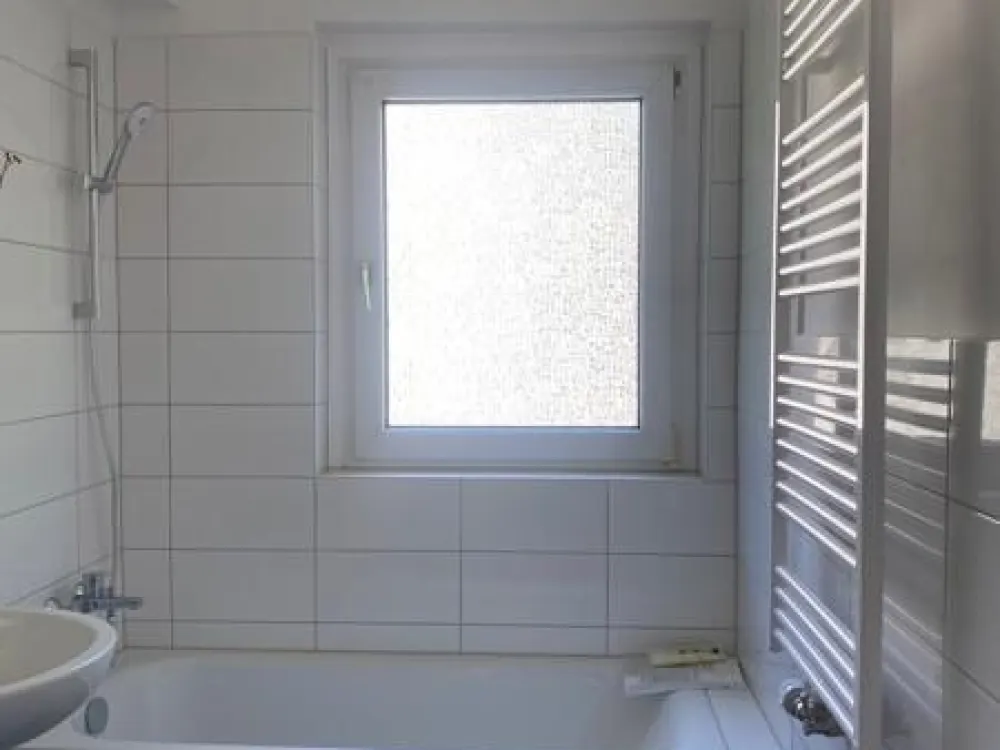 Kurzfristige Anmietung möglich - 2-Zimmer-Wohnung mit Tageslichtbad und Balkon