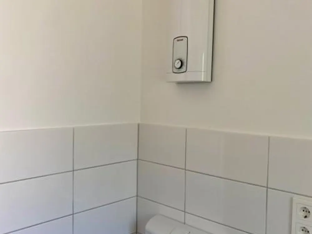 Kurzfristige Anmietung möglich - 2-Zimmer-Wohnung mit Tageslichtbad und Balkon