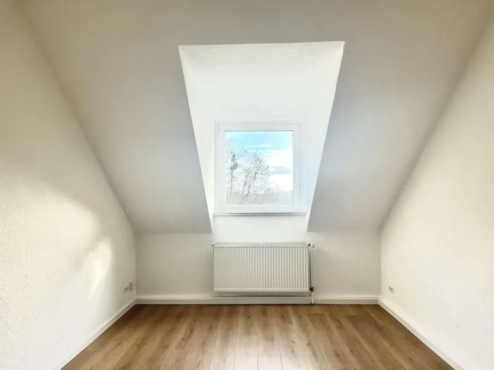 Bright 3-Room Apartment - Newly Renovated and Available Immediately
