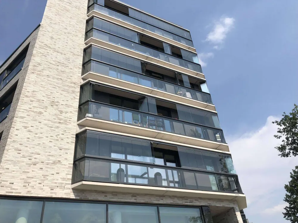 Exklusive 3-Raum-Penthouse-Wohnung mit luxuriöser Innenausstattung mit EBK in Hamburg