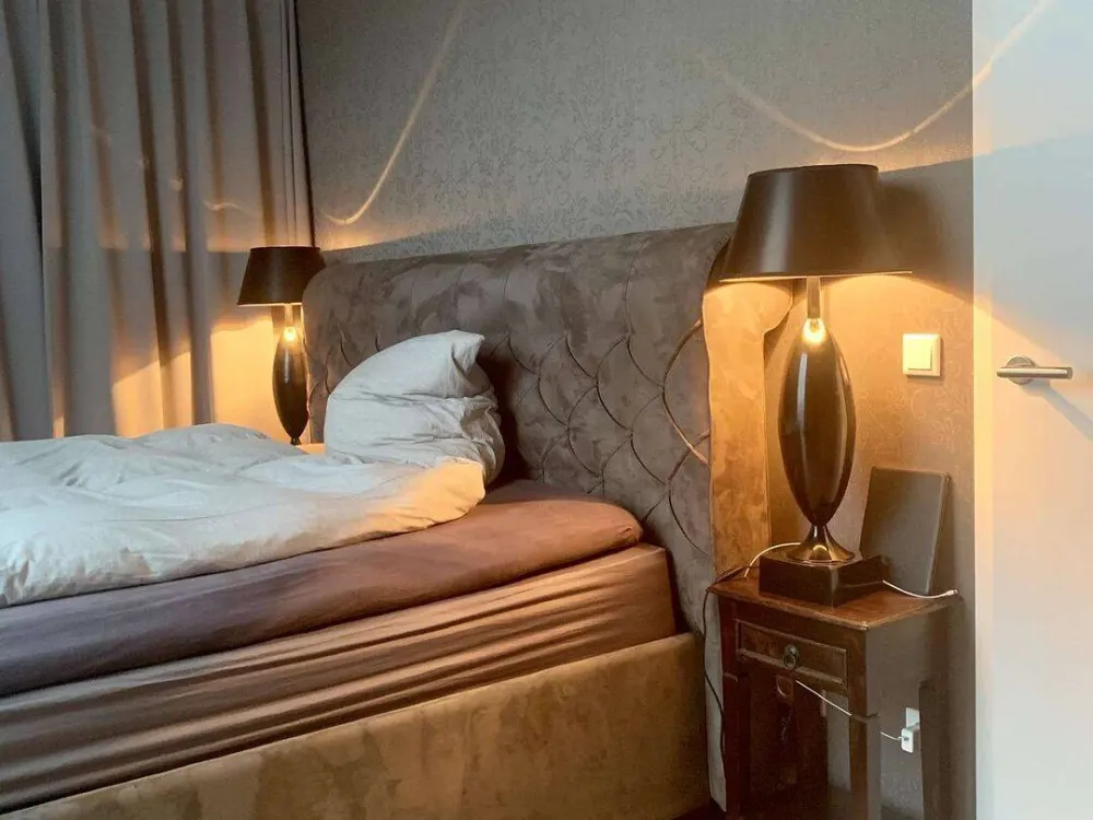 Exklusive 3-Raum-Penthouse-Wohnung mit luxuriöser Innenausstattung mit EBK in Hamburg