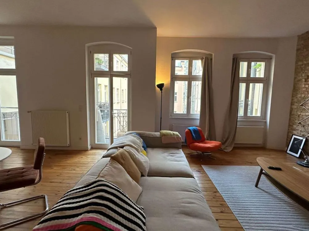Spacious loft apartment in the heart of Prenzlauer Berg, available from 01.09.2026