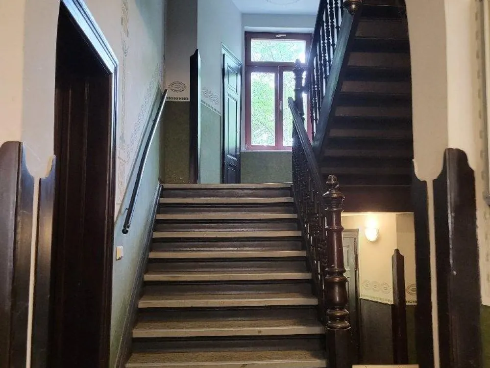 Attraktive Wohnung im Altbaucharakter. Bezugsfrei ab dem 01.08.2026