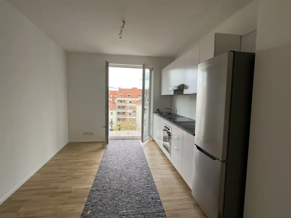 WG geeignete, moderne 3-Zi. Wohnung mit Wohnküche und großem Balkon - Stilaltbau