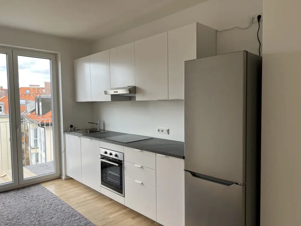 WG geeignete, moderne 3-Zi. Wohnung mit Wohnküche und großem Balkon - Stilaltbau