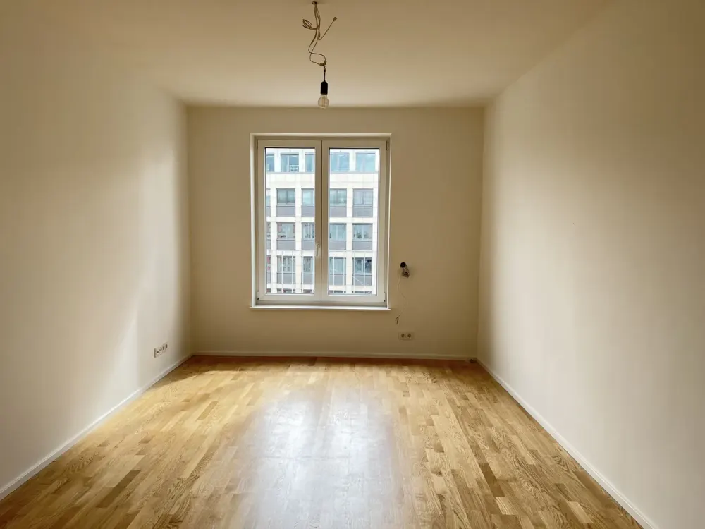 WG geeignete, moderne 3-Zi. Wohnung mit Wohnküche und großem Balkon - Stilaltbau