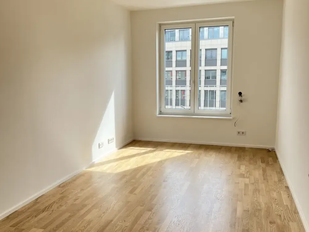WG geeignete, moderne 3-Zi. Wohnung mit Wohnküche und großem Balkon - Stilaltbau