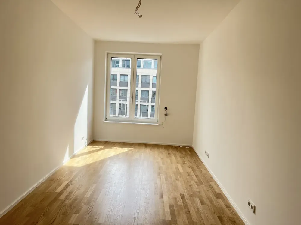 WG geeignete, moderne 3-Zi. Wohnung mit Wohnküche und großem Balkon - Stilaltbau