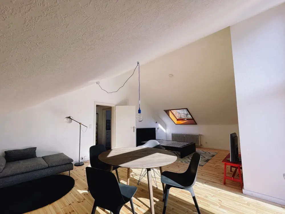 Möblierte 1Zimmer Wohnung mit Ausblick ins Grüne in LEO-Silberberg