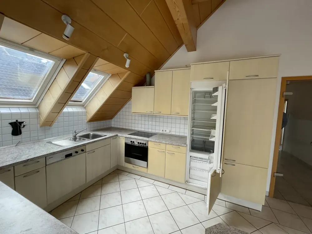 Hochwertige DG-Wohnung( max. 3 Personen) in Dietzenbach-Steinberg