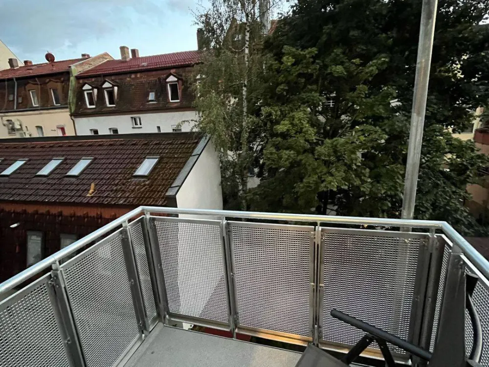 Ruhiges und voll möbliertes Apartment mit niedrigen Energiekosten und Balkon