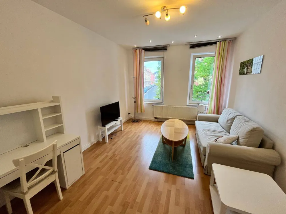 Ruhiges und voll möbliertes Apartment mit niedrigen Energiekosten und Balkon
