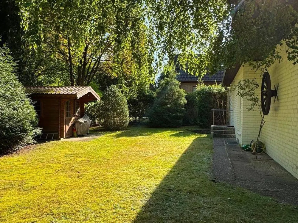 Frisch renovierte Einliegerwohnung mit ca. 92 m² Gesamtfläche, 2 Bädern & neuer Einbauküche