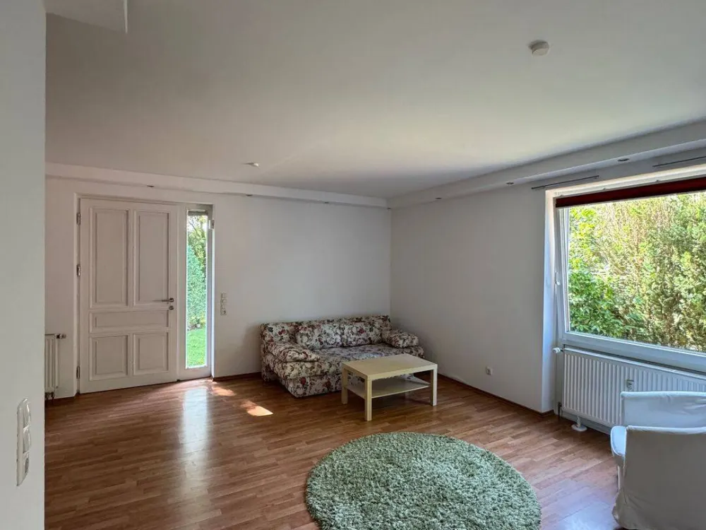 Frisch renovierte Einliegerwohnung mit ca. 92 m² Gesamtfläche, 2 Bädern & neuer Einbauküche