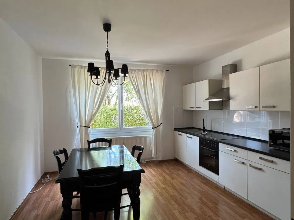 Frisch renovierte Einliegerwohnung mit ca. 92 m² Gesamtfläche, 2 Bädern & neuer Einbauküche