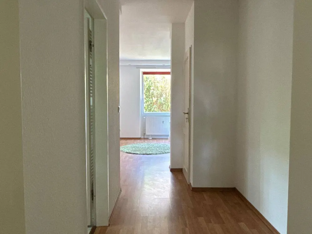 Frisch renovierte Einliegerwohnung mit ca. 92 m² Gesamtfläche, 2 Bädern & neuer Einbauküche