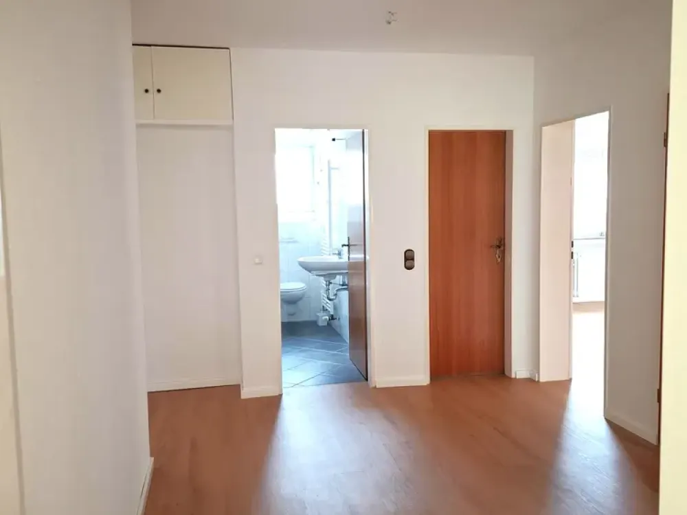 Top! Erstbezug nach Renovierung, 3ZKDB G-WC mit Loggia auf Emst zu vermieten