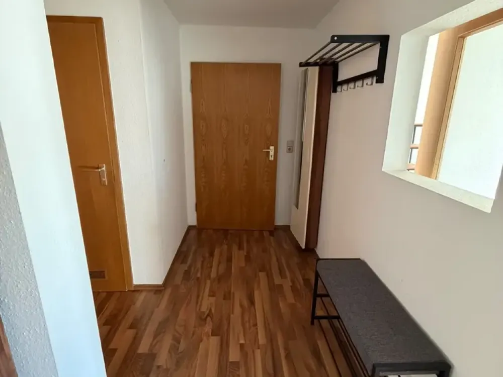 Gepflegte 2,5 Zimmer, möblierte Wohnung neue Küche, neue Fenster