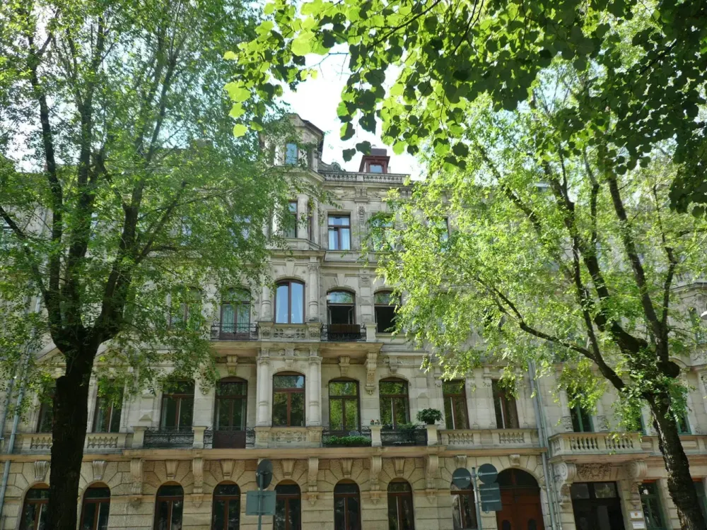 4-ZI-WOHNUNG MIT EBK IM 4. OG OHNE LIFT-OHNE BALKON IN JUGENDSTILHAUS IN RUHIGER UND ZENTRALER LAGE