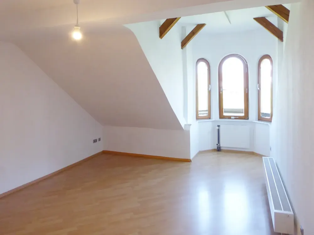 4-ZI-WOHNUNG MIT EBK IM 4. OG OHNE LIFT-OHNE BALKON IN JUGENDSTILHAUS IN RUHIGER UND ZENTRALER LAGE