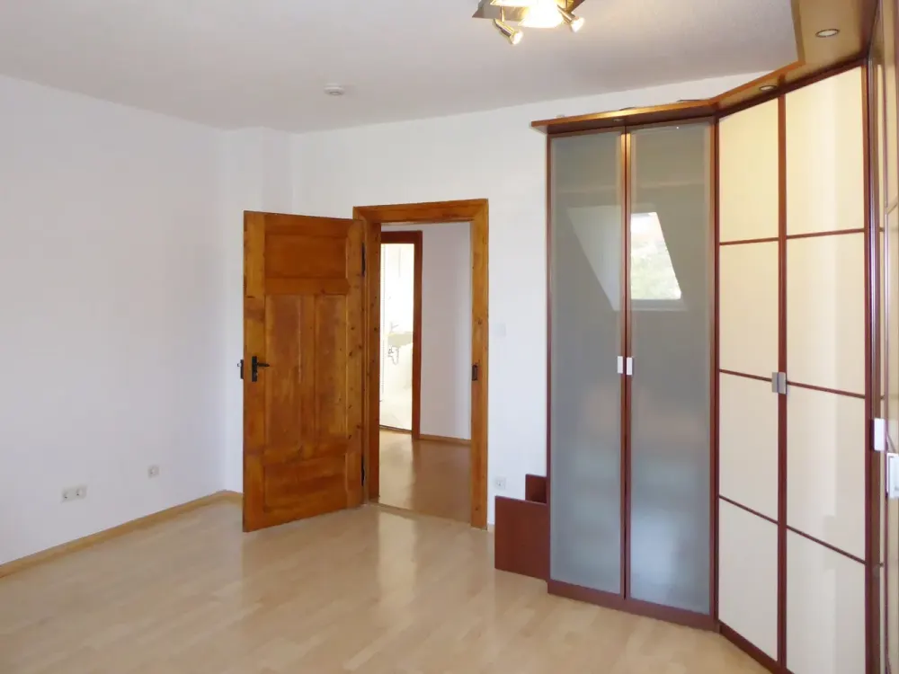 4-ZI-WOHNUNG MIT EBK IM 4. OG OHNE LIFT-OHNE BALKON IN JUGENDSTILHAUS IN RUHIGER UND ZENTRALER LAGE