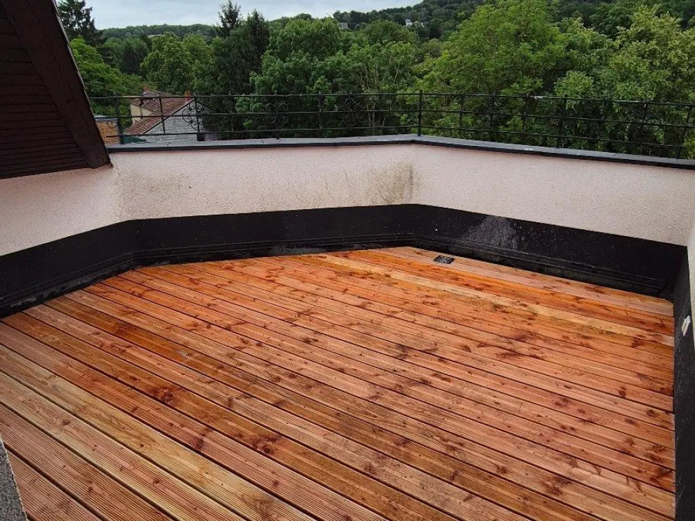 Bright Large Apartment with Roof Terrace and Fitted Kitchen in Jägersfreude