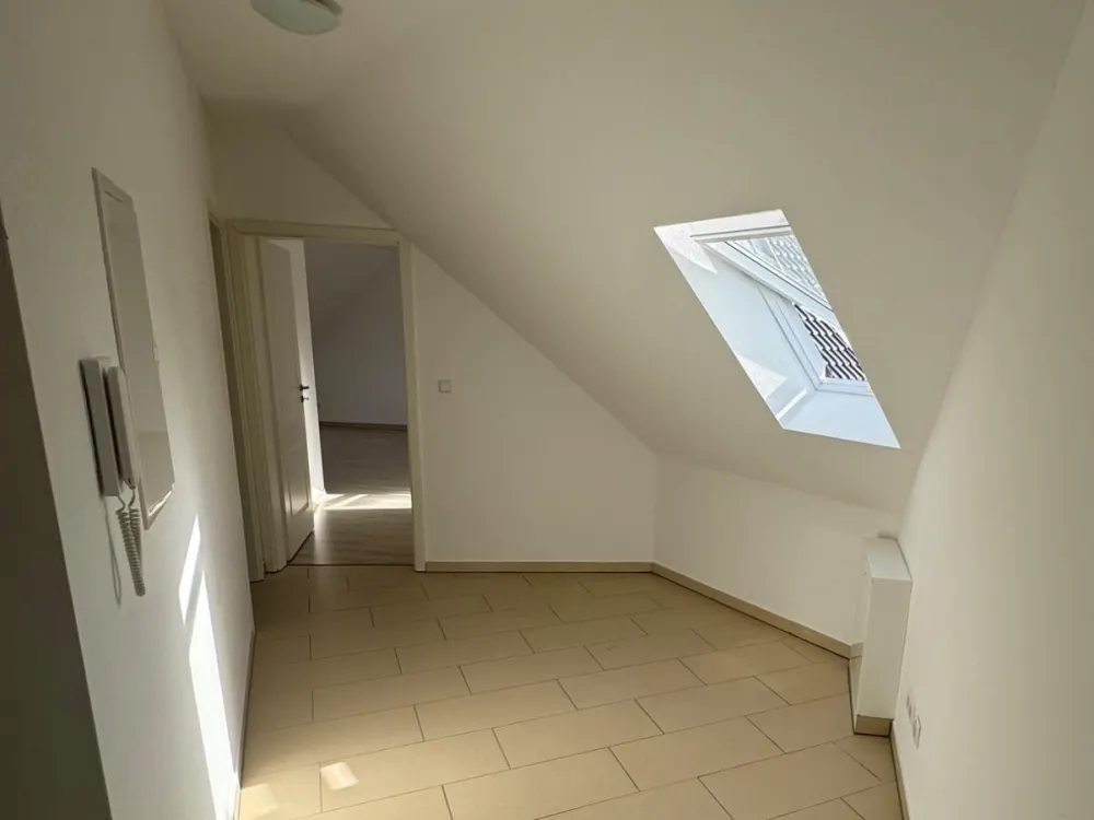Gemütliche 2-Zimmer-Dachgeschosswohnung, ideal für Singles/Paare