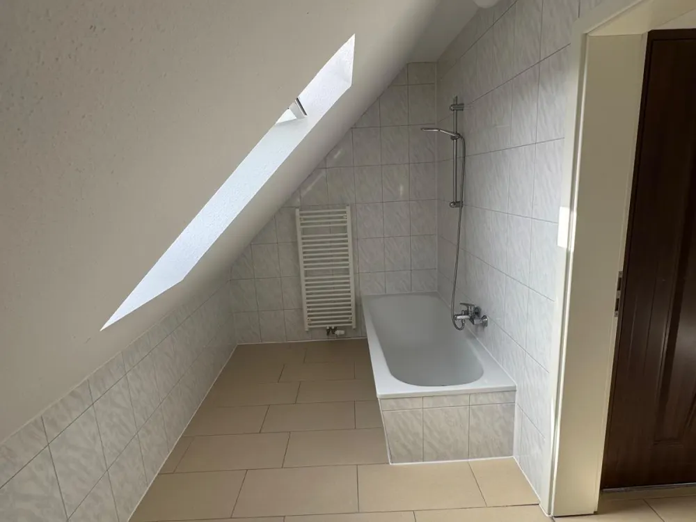 Gemütliche 2-Zimmer-Dachgeschosswohnung, ideal für Singles/Paare