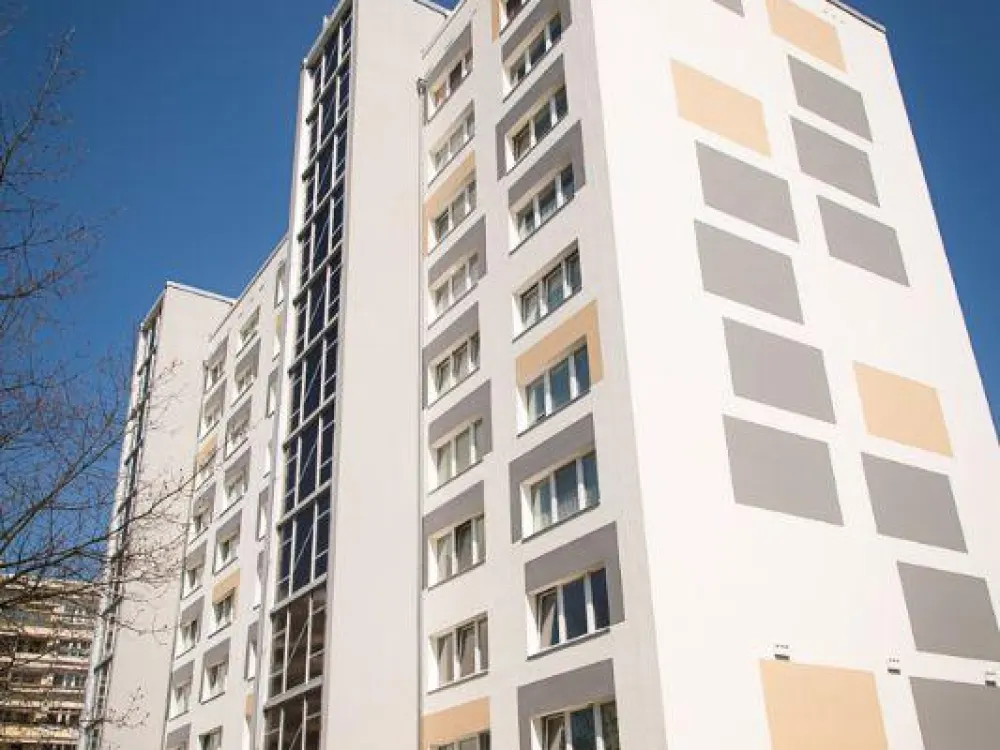 3-Room Apartment with Elevator, Arrive Relaxed!
