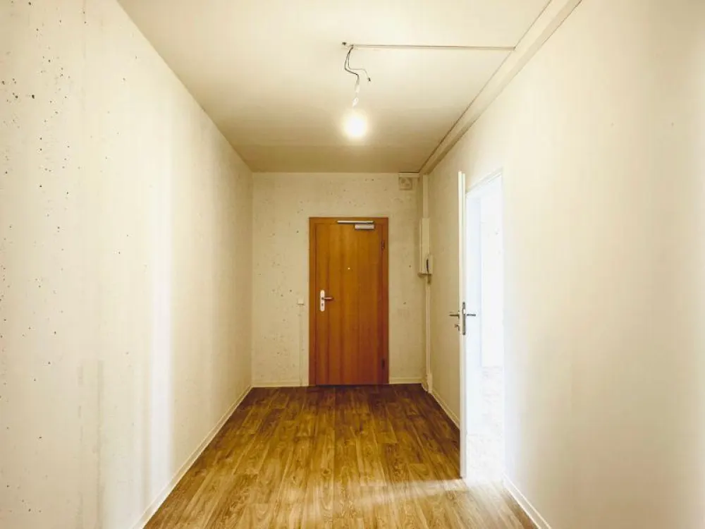 3-Room Apartment with Elevator, Arrive Relaxed!