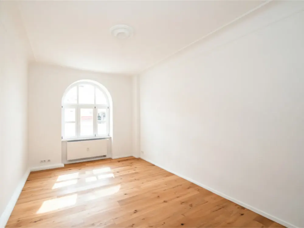 Freshly Renovated 3-Room Apartment in Attractive Elbe Location!