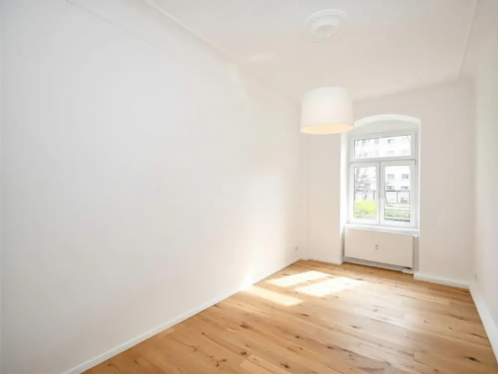 Freshly Renovated 3-Room Apartment in Attractive Elbe Location!