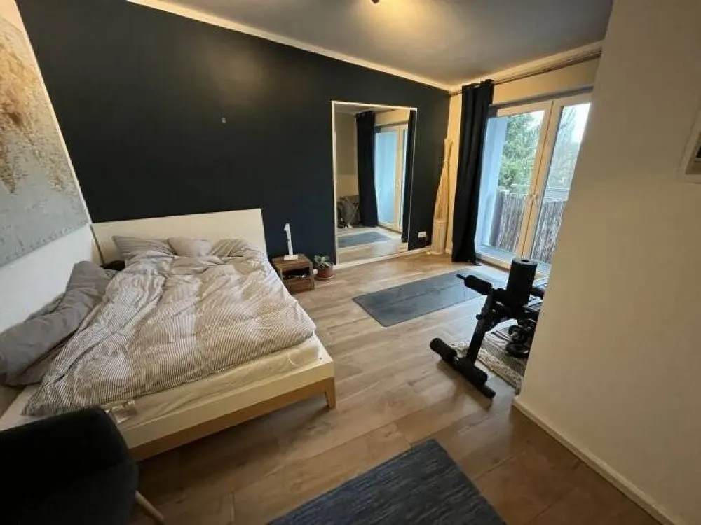 Moderner Dachgeschossausbau aus 2013 - mit Einbauküche, Fahrstuhl und Balkon