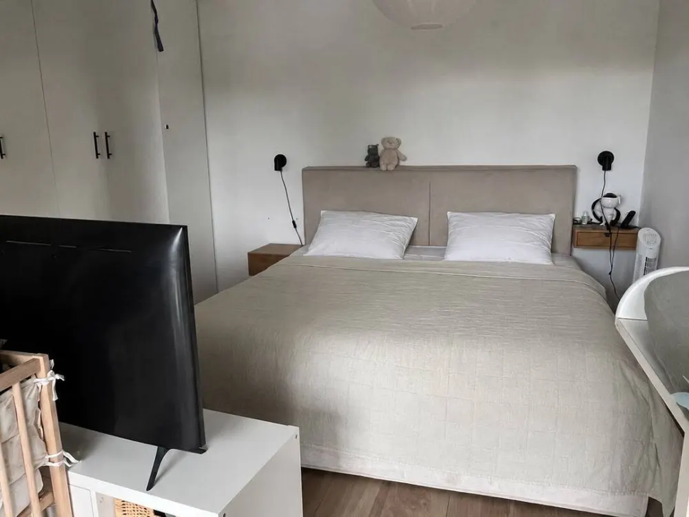 Moderner Dachgeschossausbau aus 2013 - mit Einbauküche, Fahrstuhl und Balkon