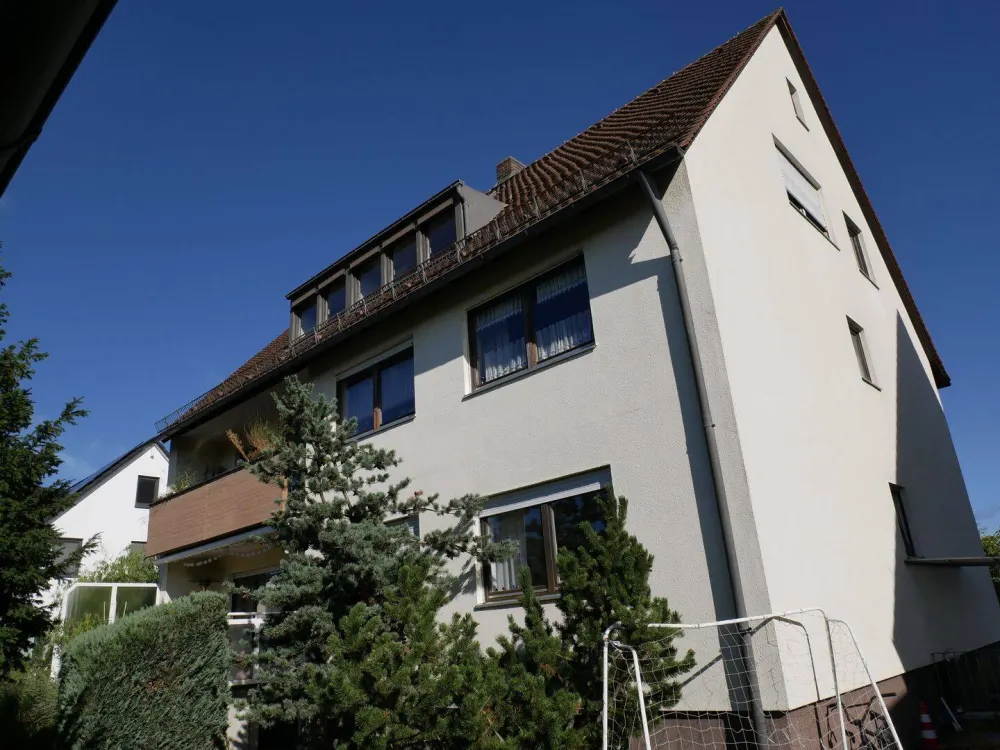 Die Ruhe genießen in top renovierter DG-Wohnung