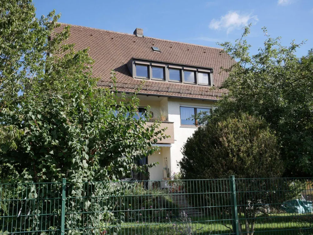 Die Ruhe genießen in top renovierter DG-Wohnung