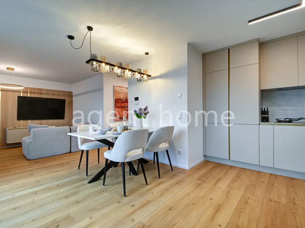 MÖBLIERT - EXKLUSIV UND MODERN - Helle Wohnung mit Balkon und PKW-Stellplatz