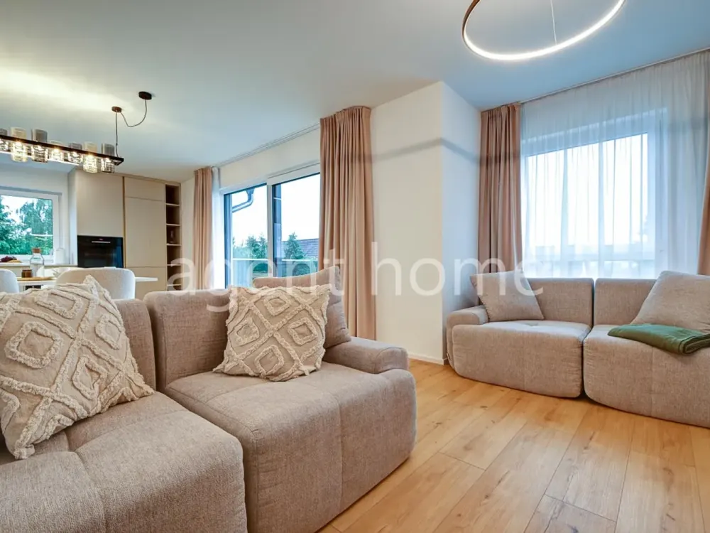 MÖBLIERT - EXKLUSIV UND MODERN - Helle Wohnung mit Balkon und PKW-Stellplatz