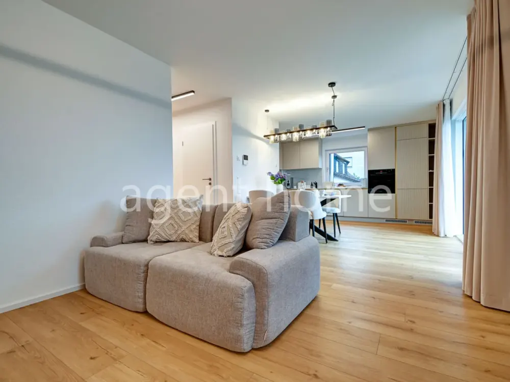 MÖBLIERT - EXKLUSIV UND MODERN - Helle Wohnung mit Balkon und PKW-Stellplatz