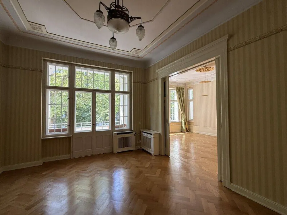 * Im Altbau mit Stil und Charme auf Zeit wohnen - 201m² Wohnfläche, 2 Balkone und in bester Lage *