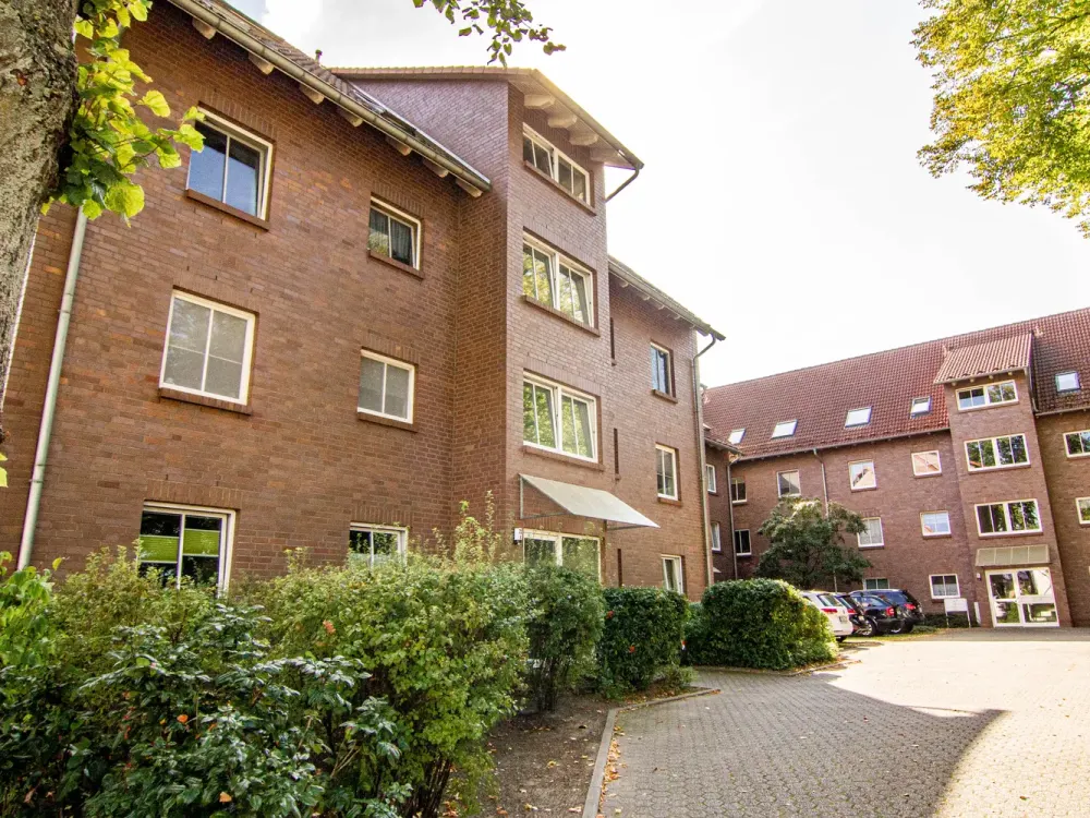 Stilvolle, gepflegte 3-Zimmer-Dachgeschosswohnung mit Balkon und Einbauküche in Rostock