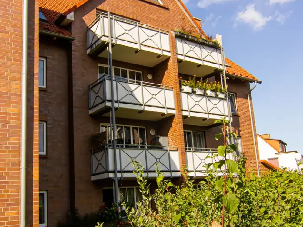 Stilvolle, gepflegte 3-Zimmer-Dachgeschosswohnung mit Balkon und Einbauküche in Rostock