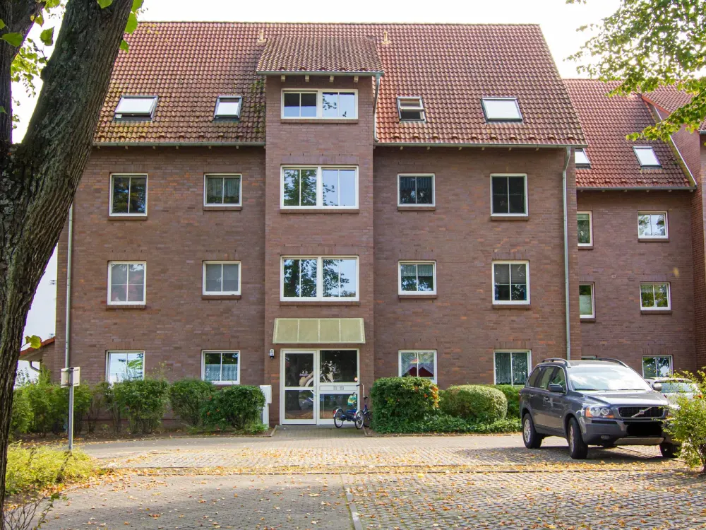 Stilvolle, gepflegte 3-Zimmer-Dachgeschosswohnung mit Balkon und Einbauküche in Rostock