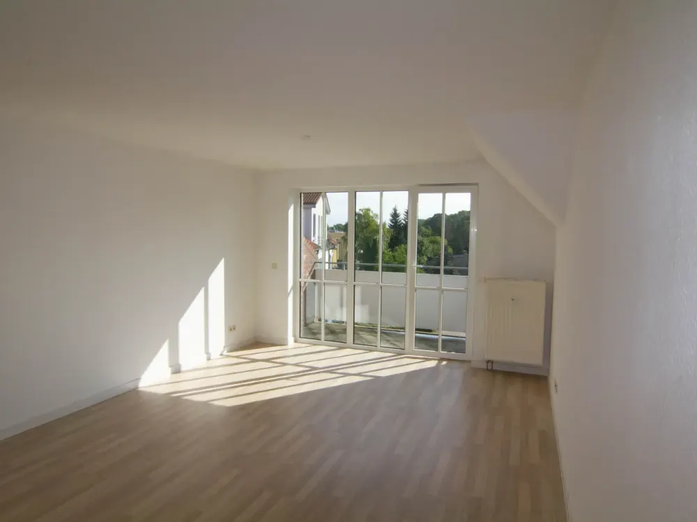 Stilvolle, gepflegte 3-Zimmer-Dachgeschosswohnung mit Balkon und Einbauküche in Rostock