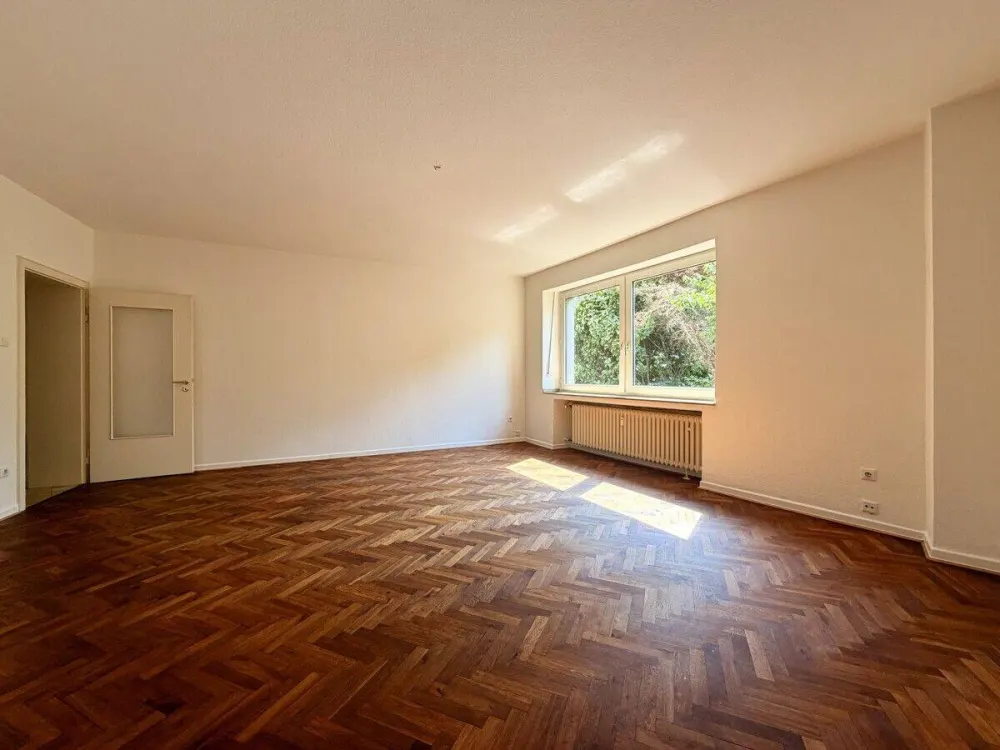 3 Zimmer Altbau mit Balkon in Düsseltal!