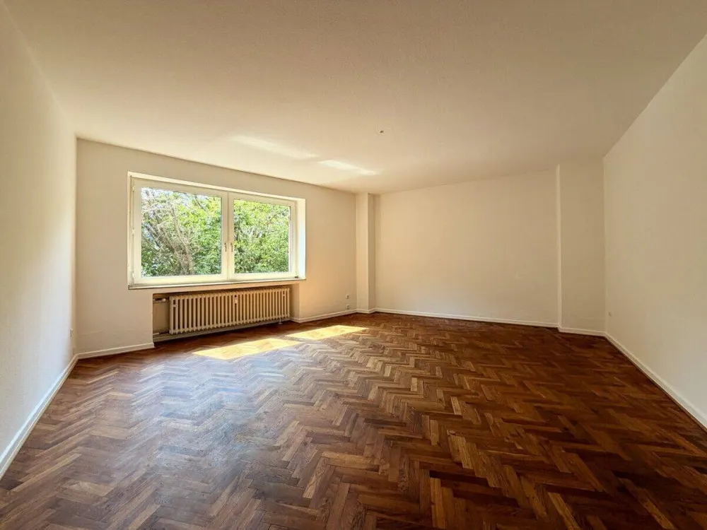 3 Zimmer Altbau mit Balkon in Düsseltal!