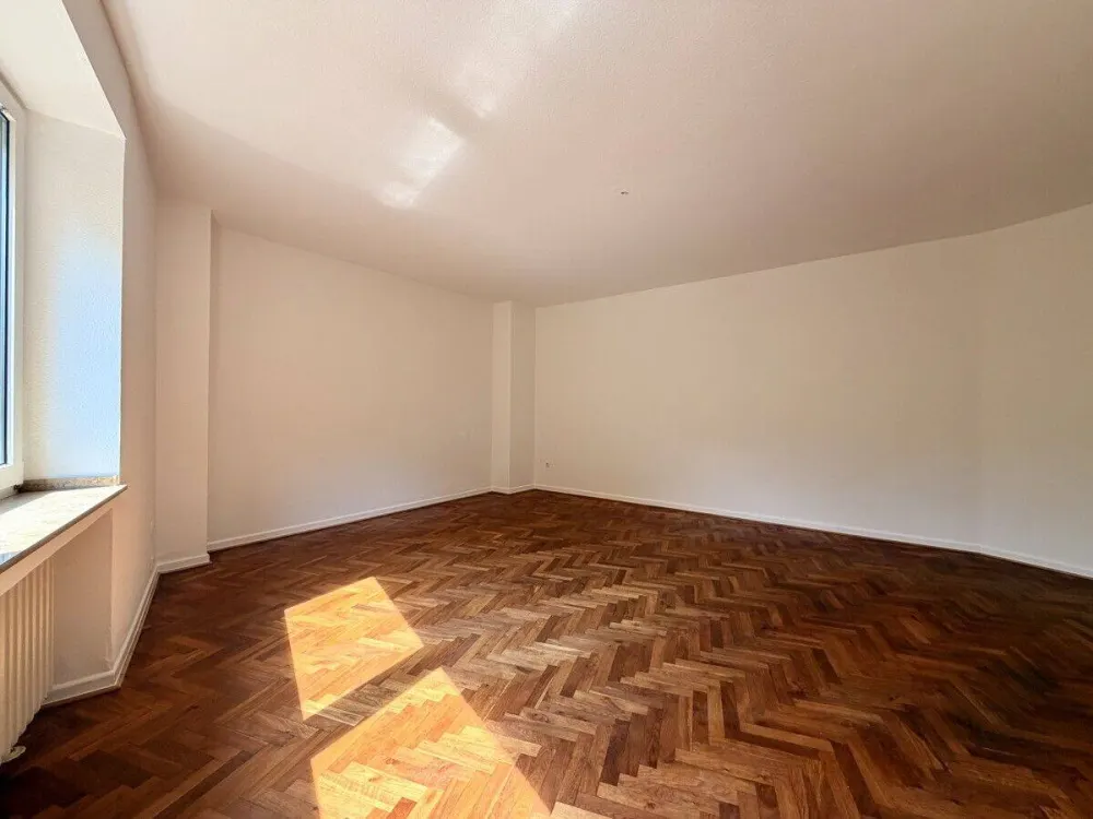 3 Zimmer Altbau mit Balkon in Düsseltal!