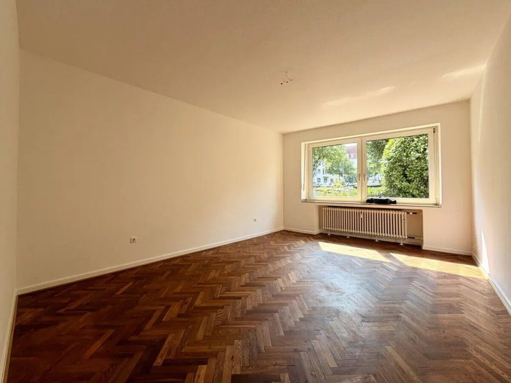 3 Zimmer Altbau mit Balkon in Düsseltal!